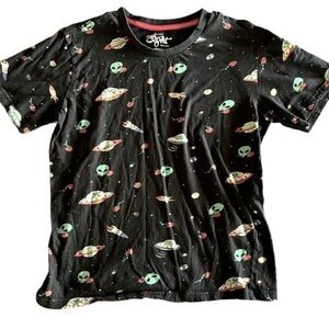 EIGHTY EIGHT Alien Spaceship Graphic Tee M